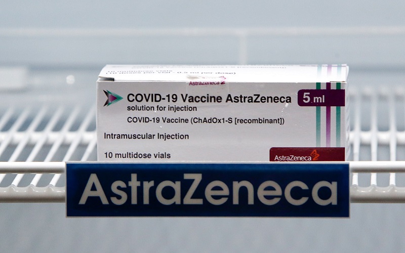 Vaccinul AstraZeneca: beneficiile depășesc în continuare riscurile, în ciuda unei posibile legături cu cheaguri de sânge rare, cu trombocite scăzute