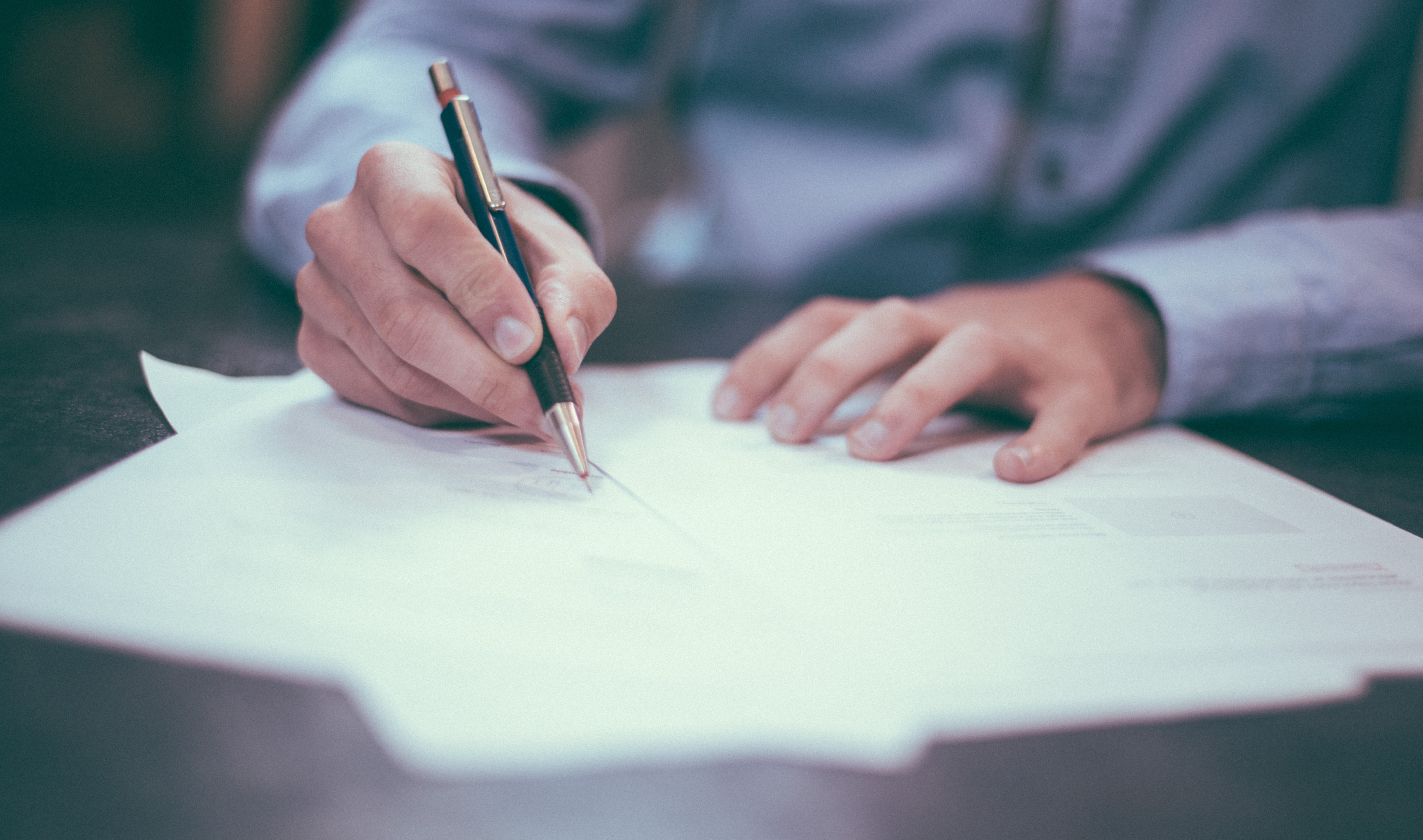 De trei ori mai multe petiții la Compania Națională de Asigurări în Medicină. Ce solicită asigurații?