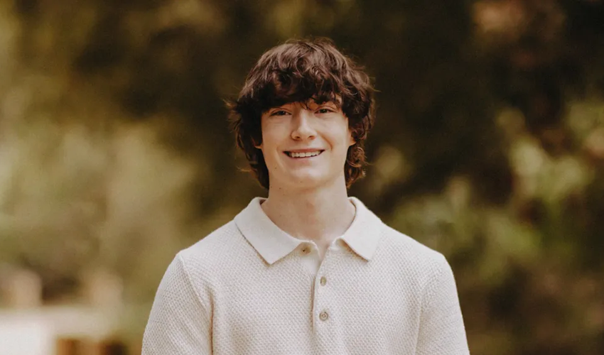 Părinții unui adolescent care s-a sinucis dau în judecată OpenAI, acuzând ChatGPT că l-ar fi încurajat