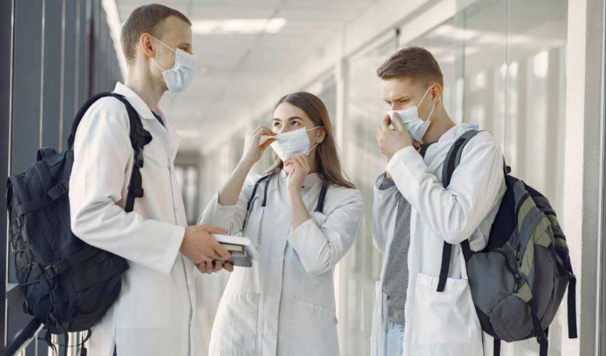 Medici români, care ar fi făcut stagii de pregătire în R. Moldova, suspectați  că ar fi obținut fraudulos recunoașterea titlurilor de specialitate