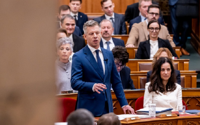 „Câte tutungerii a primit familia dumneavoastră?” Premierul Ungariei a acuzat în plen un deputat Fidesz că face lobby pentru industria tutunului