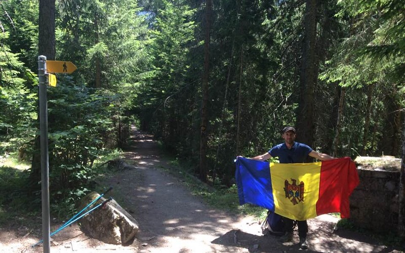 Un moldovean face Tour du Mont Blanc ca să adune 7 mii de euro pentru procurarea fotoliilor ginecologice, adaptate femeilor cu deficiențe din Moldova