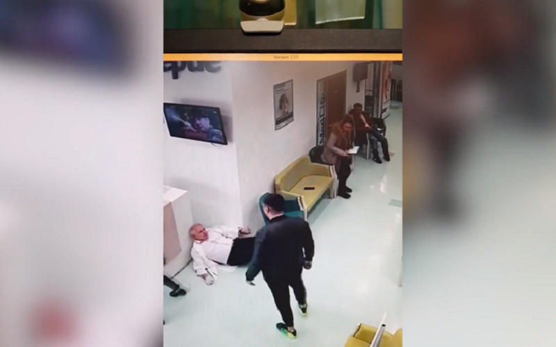 Îmbrâncit pe holurile spitalului, pentru că a trimis o pacientă să se programeze pentru o întrerupere de sarcină