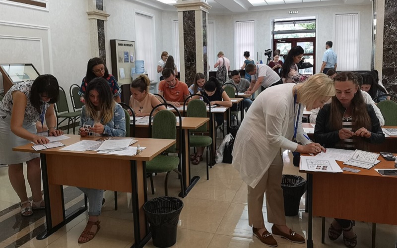 S-a dat start admiterii la medicină. De această dată, doritori să devină medici par mai puțini 