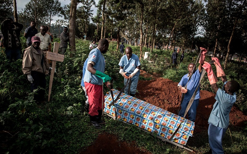 Epidemia Ebola din Congo ia amploare. Cercetătorii au descoperit tratamente experimentale pentru a opri focarul