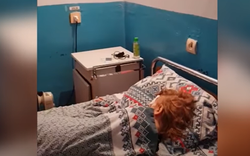 VIDEO// O femeie reclamă mizerie, frig și lipsă de apă la spitalul din Florești. Managerul instituției: „Am transferat-o de acolo, facem reparație”