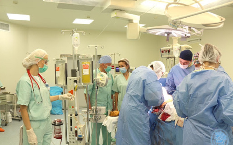 Deficit de anesteziologi în secțiile de terapie intensivă, unde se tratează pacienții cu COVID-19 în stare gravă. În unele, aceștia nu sunt deloc