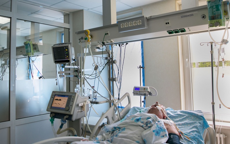 Crește numărul infectaților cu SARS-CoV-2 în Capitală. Autoritățile din sănătate se pregătesc să suplimenteze numărul de paturi