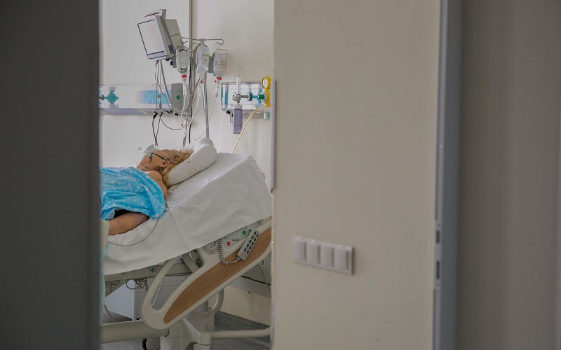 1.121 de persoane infectate cu SARS-CoV-2 și alte 18 decese, înregistrate în ultimele 24 de ore. 776 de persoane sunt în stare gravă