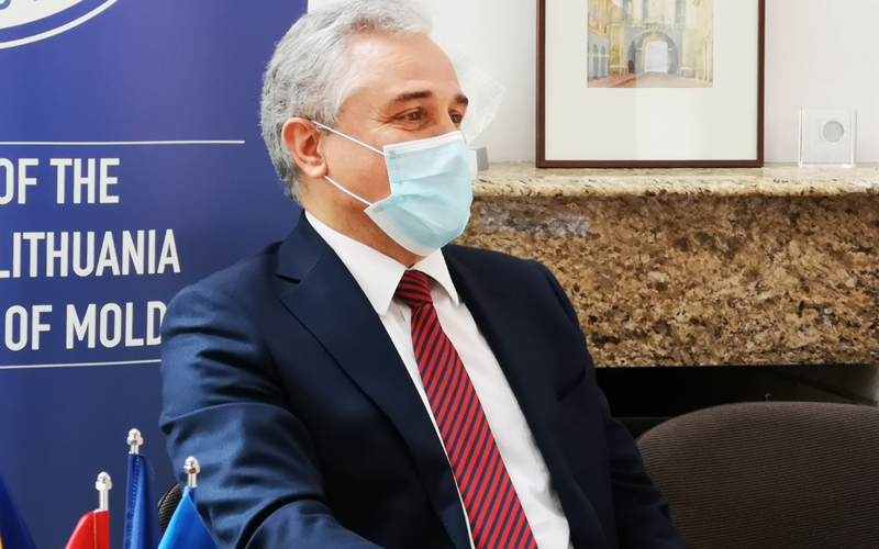 Prof. Juozas Galdikas: „Ca să convingi un medic tânăr să lucreze într-un sat din Moldova, trebuie să ajustezi legile în așa fel, încât nimeni să nu-l poată alunga din cabinetul său”