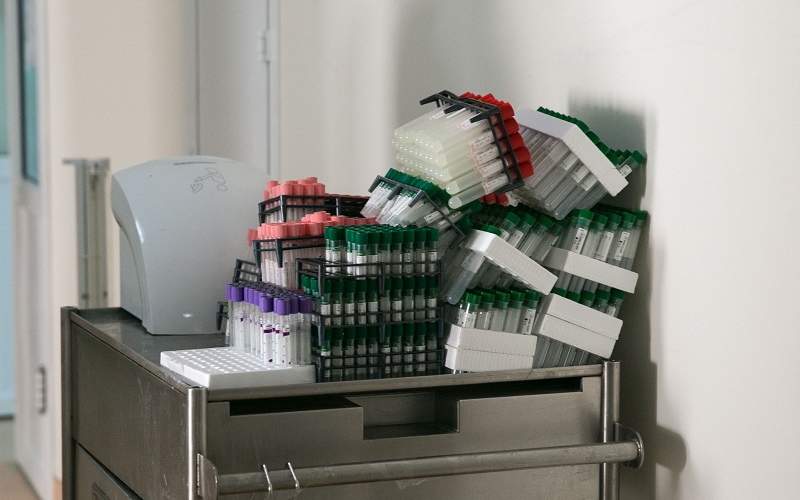 703 noi cazuri de SARS-CoV-2 și 26 de decese, înregistrate în ultimele 24 de ore