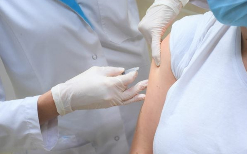 La Edineț 100 de medici încă stau pe liste pentru vaccinul Pfizer. „Cu Pfizer s-au vaccinat primari, angajata unui minister, agenți economici. Procuratura trebuie să spună cine sunt ei”