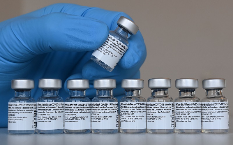 Decizia SUA de a refuza a treia doză de vaccin pentru populația generală: de ce ne vizează pe toți. Care au fost argumentele și cum pot influența decizia țărilor europene