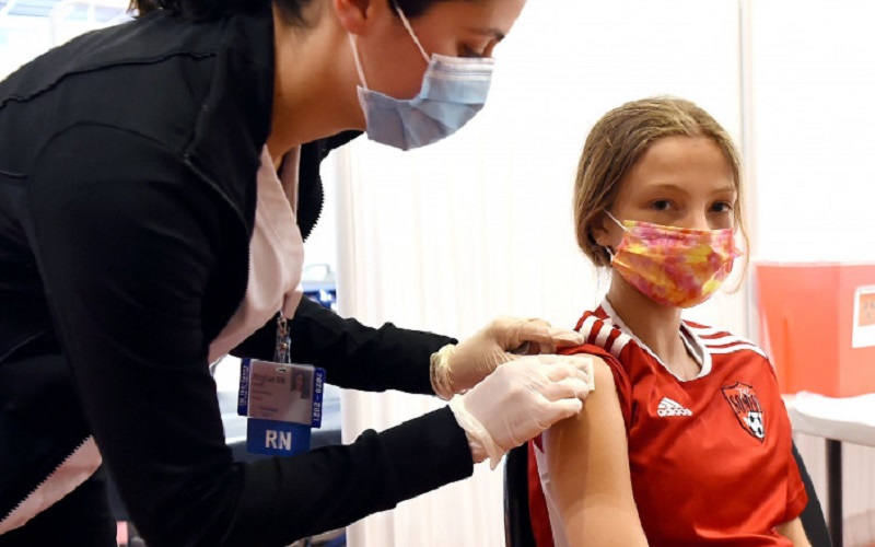 De mâine, părinții își pot imuniza copiii mai mari de 12 ani împotriva Covid-19
