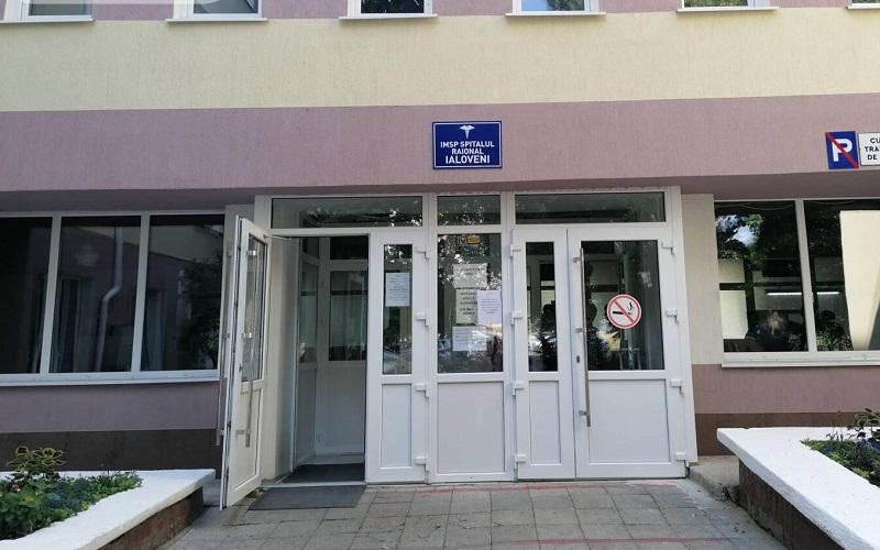Spitalul Raional Ialoveni a închis o secție întreagă, după ce a descoperit că jumătate dintre bolnavi sunt infectați cu Sars-Cov-2