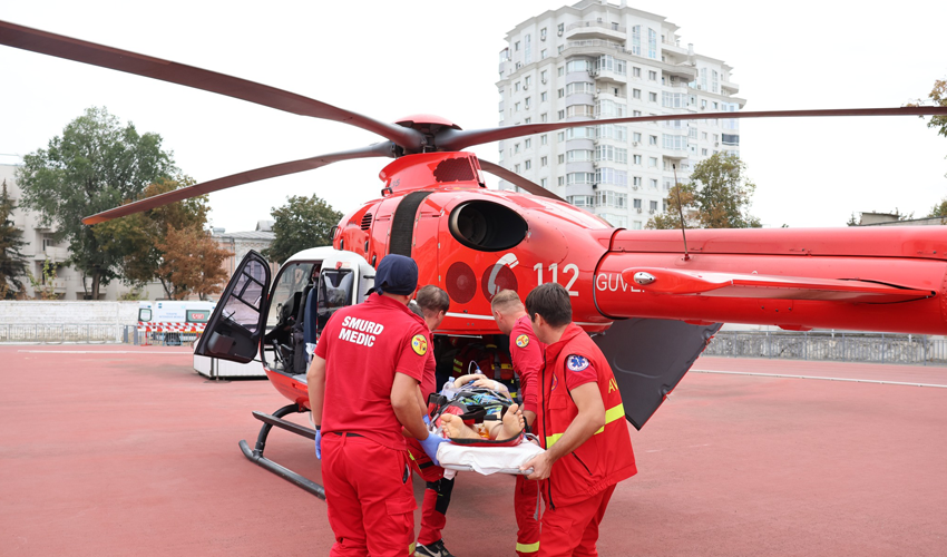 Un băiat de 14 ani, transportat în România pentru tratament de urgență, cu o aeronavă SMURD