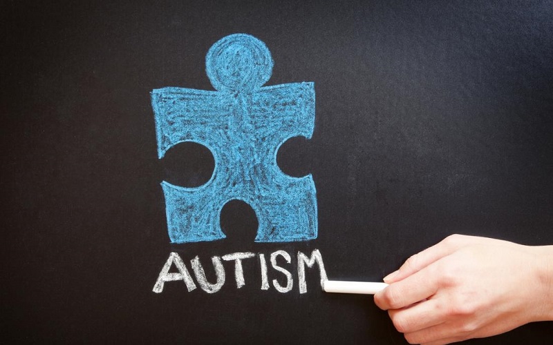 Un test de sânge și urină ar putea permite diagnosticarea autismului la etape timpurii 