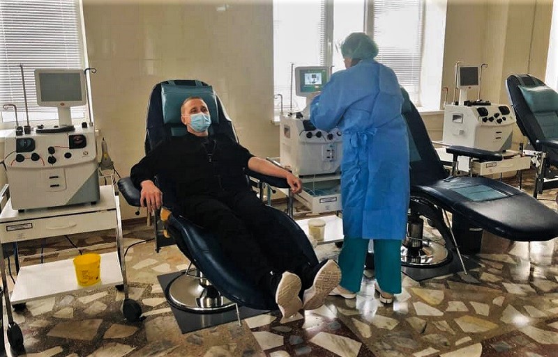 Primul pacient vindecat de Covid-19 care a donat plasmă sanguină în Republica Moldova. Terapia cu plasmă convalescentă poate salva vieți