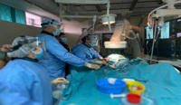Intervenție de succes: Chirurgii de la Spitalul Clinic Republican i-au înlăturat unei femei o tumoare canceroasă masivă